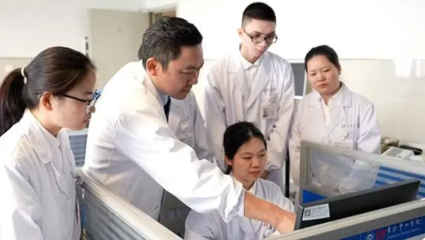 2030年我国每万人口全科医生将达到5人(图2)